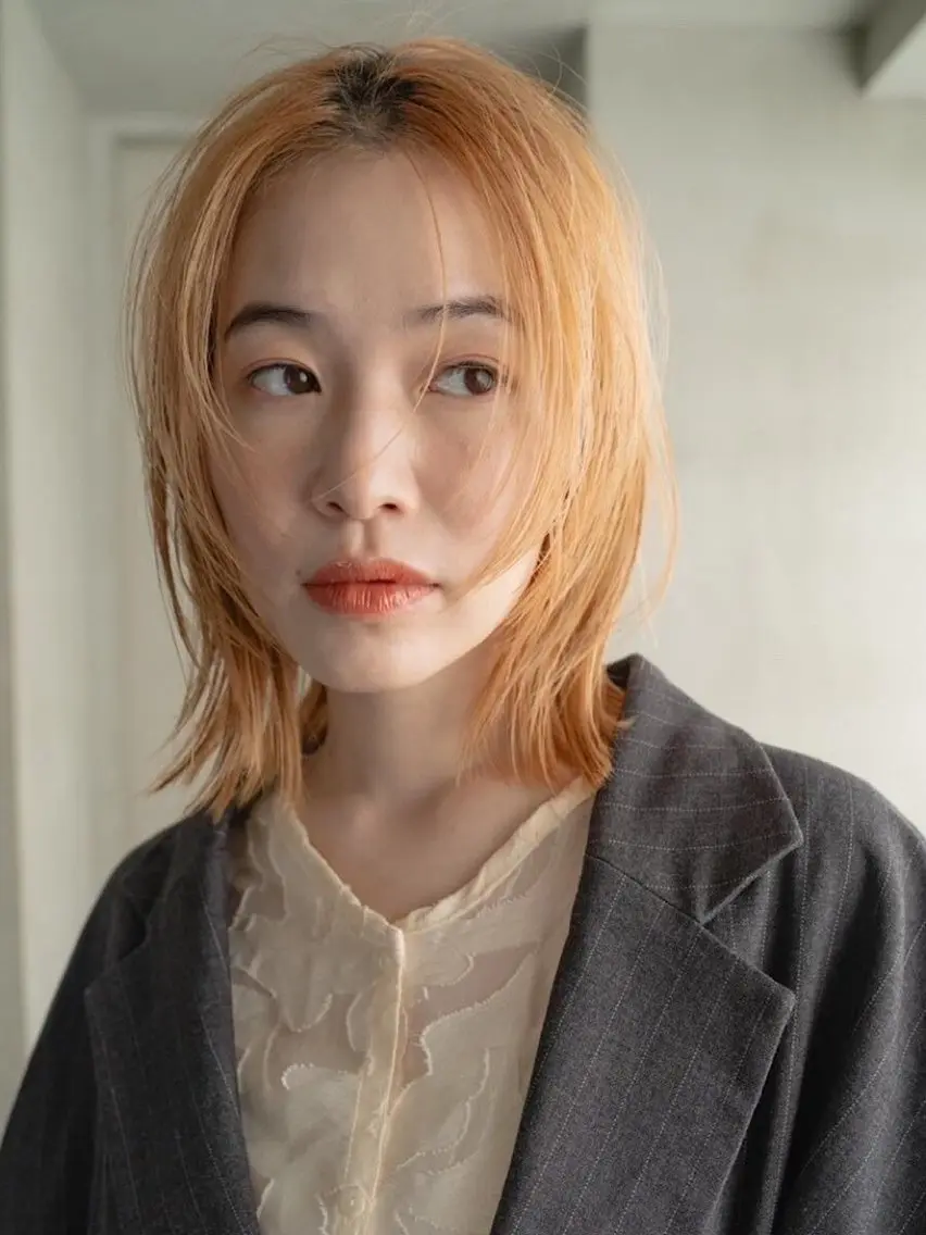 ミディアム カラー ウルフカット カット ヘアカラー MOE レイヤー/新宿三丁目のヘアスタイル