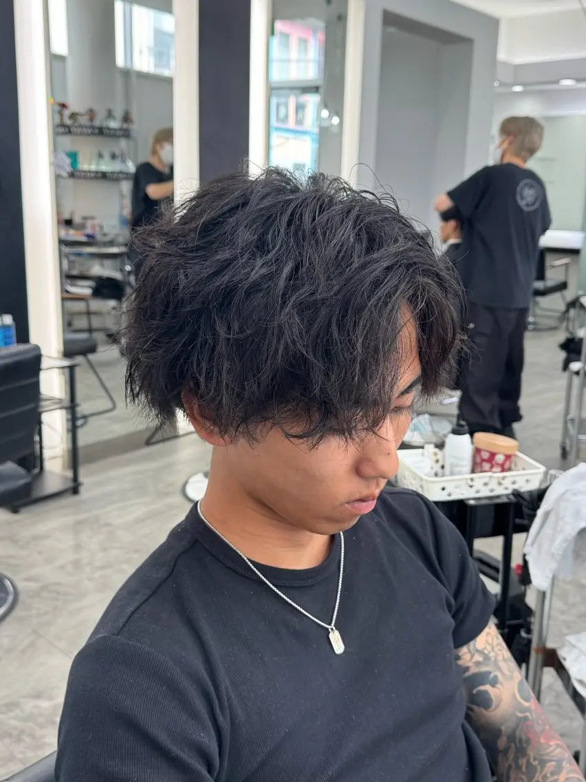 パーマ メンズ アップバング メンズパーマ スパイラルパーマ カット パーマ メンズヘア カット、パーマ特化のヘアスタイル