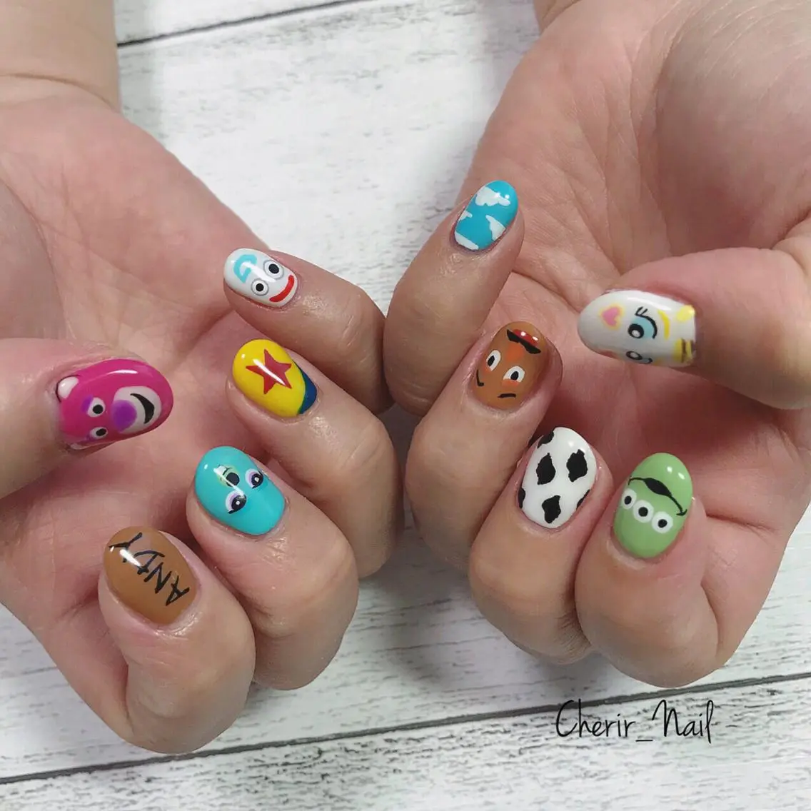 オフありキャラクターネイルの写真