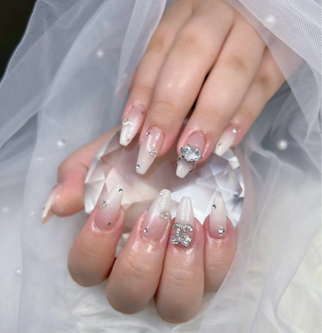 ネイル アートネイル オーロラネイル チークネイル 長さ出し フットネイル Miya _nailのネイルデザイン