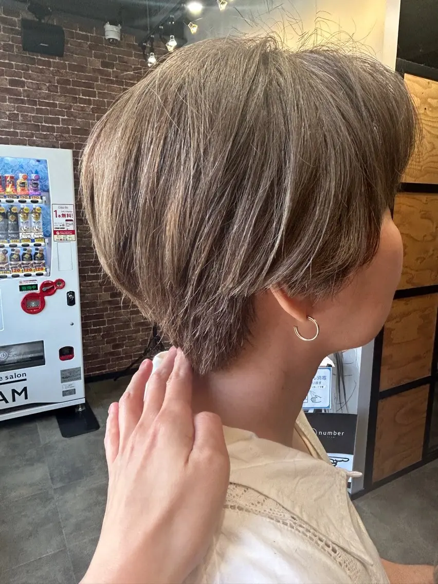 ショート カラー 久木原 ゆりのヘアスタイル