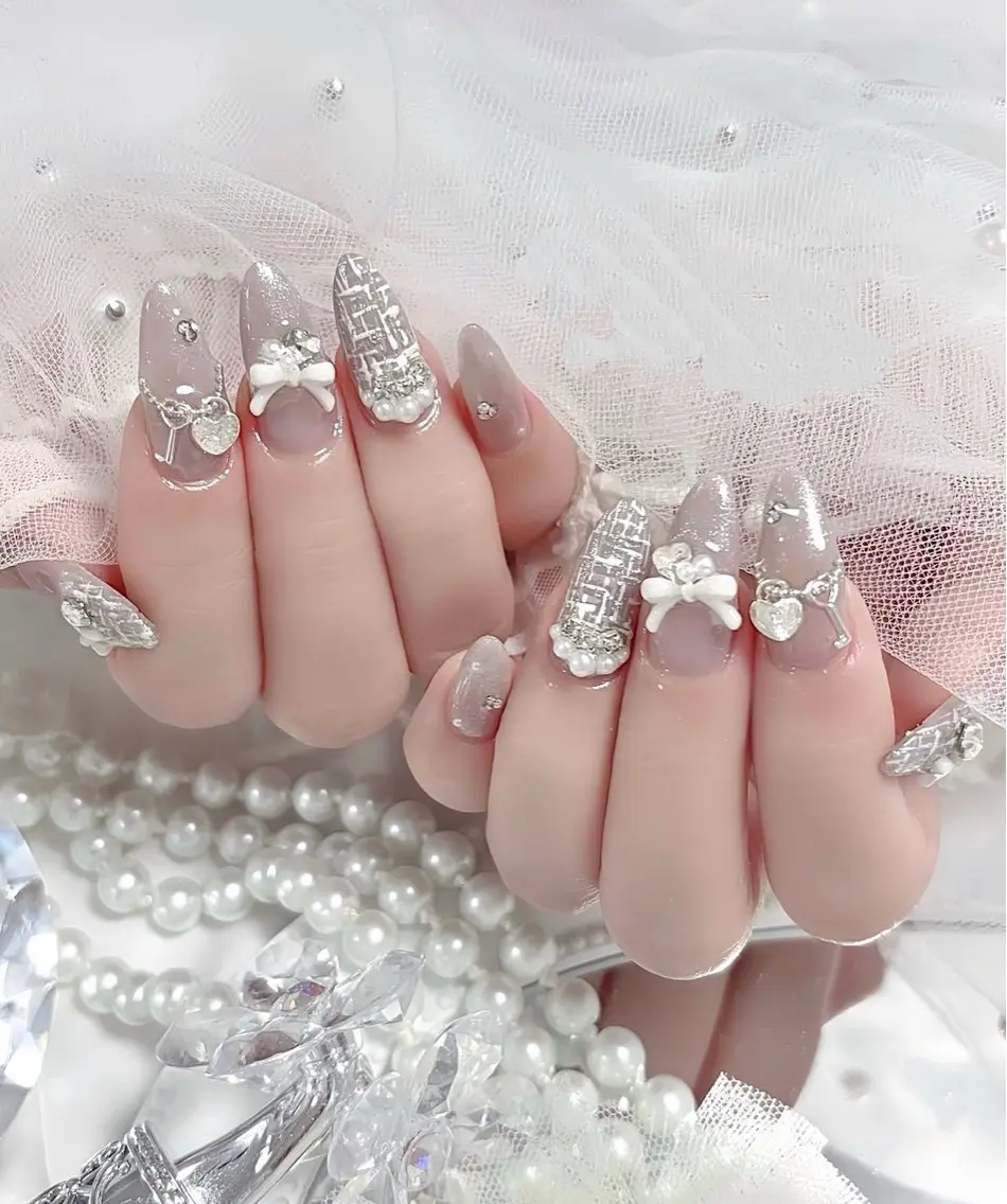 ロング 外国人風カラー 韓国風ヘア ハンドネイル E🌷nail 長さだし専門店のネイルデザイン