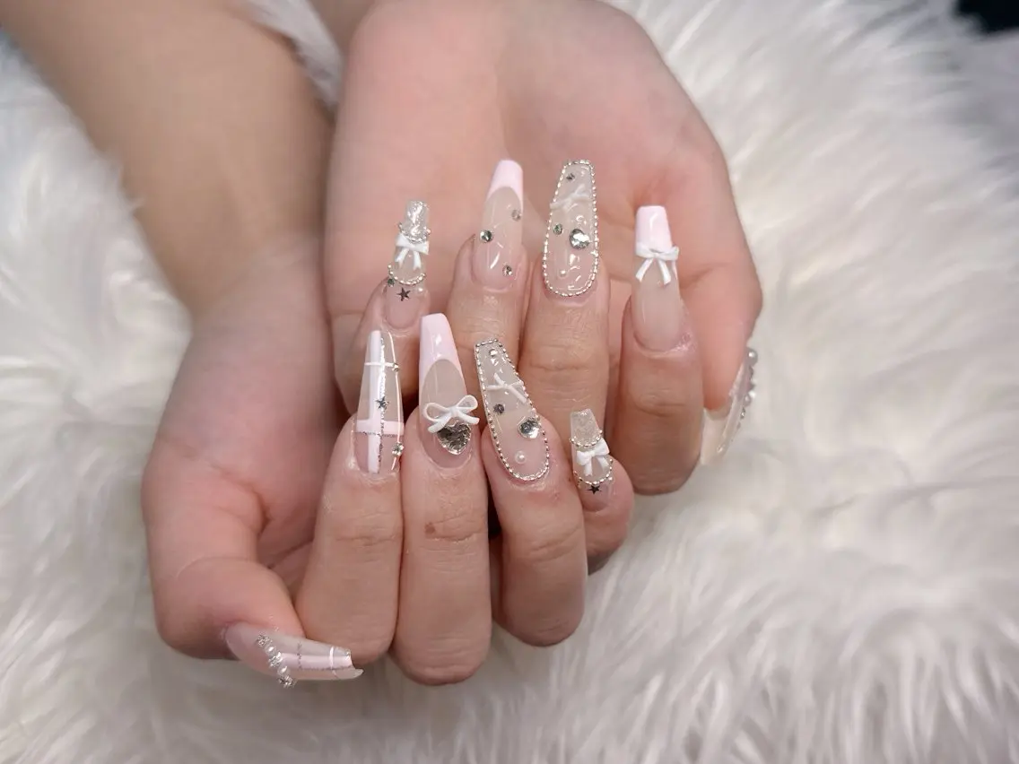 ネイル アートネイル チークネイル ドット フットネイル フレンチネイル ハンドネイル フットネイル 🌱Rina🎀 Mikaのネイルデザイン