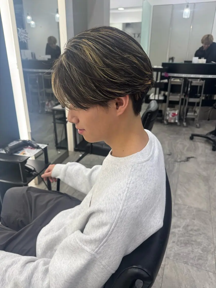 カラー メンズ メンズメッシュ メッシュ カット ヘアカラー ウルフ、マッシュ パーマ特化のヘアスタイル