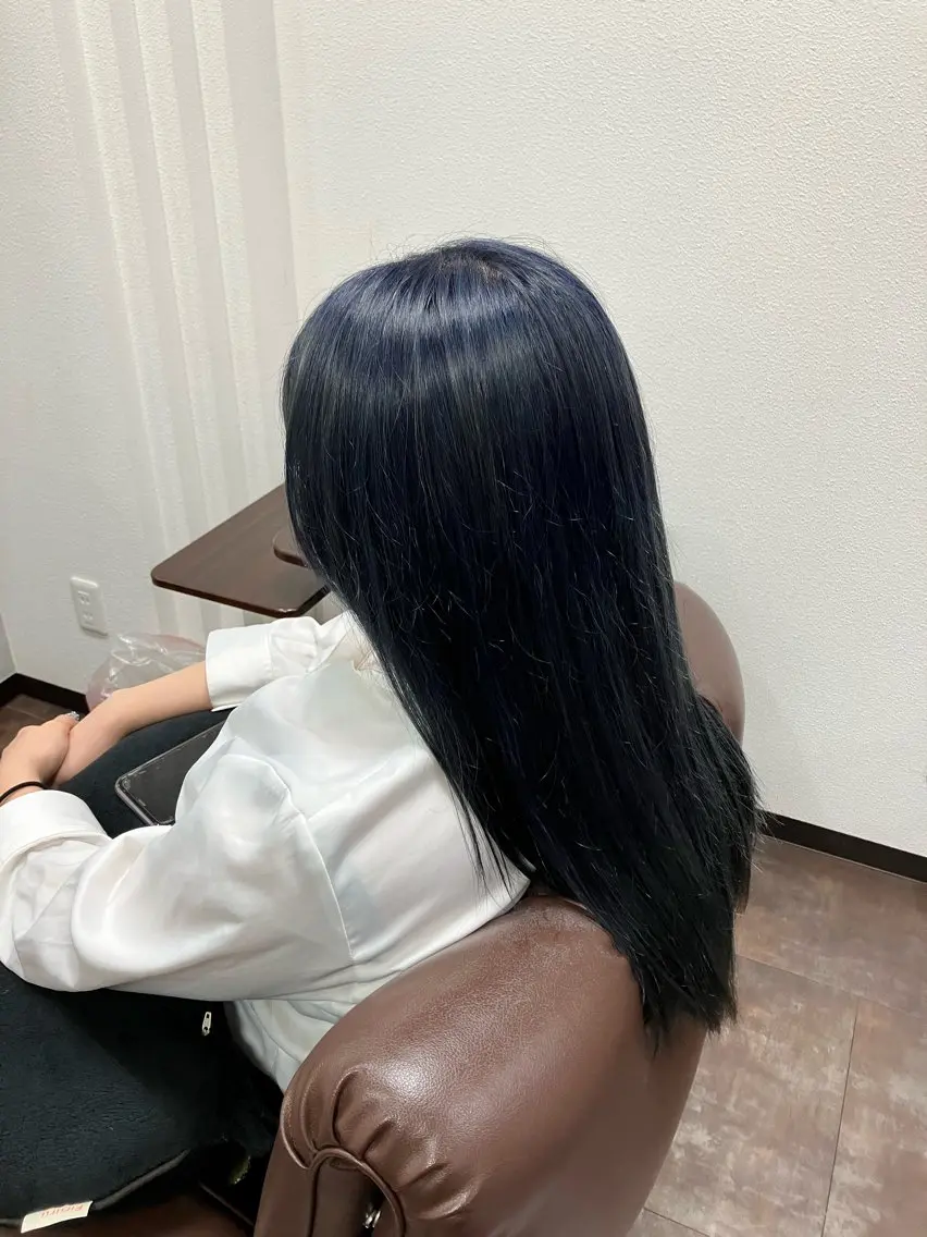 ロング カラー 黒髪 ブリーチ ブルーカラー ブルーブラック CAP🌷 増田夏実のヘアスタイル