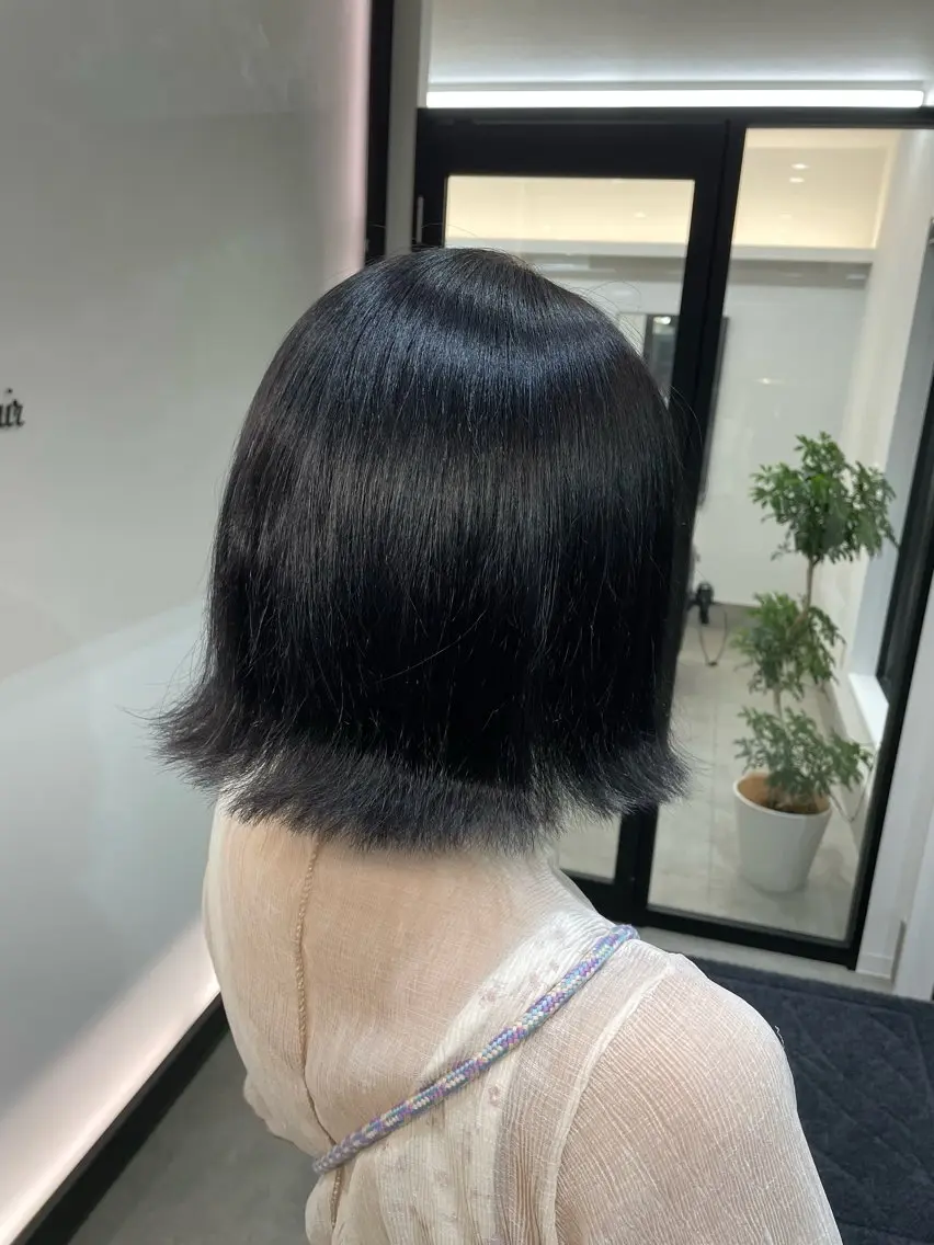 ショート カラー 黒髪 ブルーカラー ブルーブラック 山本 美羽のヘアスタイル