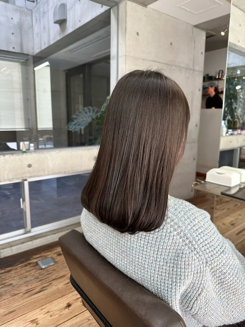 セミロング ヘアカラー MISAKI のヘアスタイル