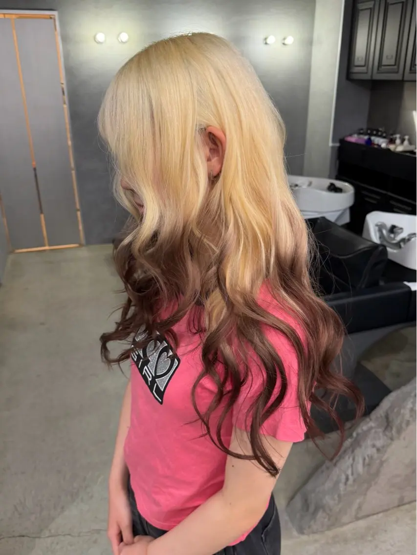 ロング カラー ブリーチ ブロンド ブラウンカラー 透明感カラー ハイトーンカラー カット ヘアカラー RIHO🎀栄 ハイトーン×顔周りのヘアスタイル