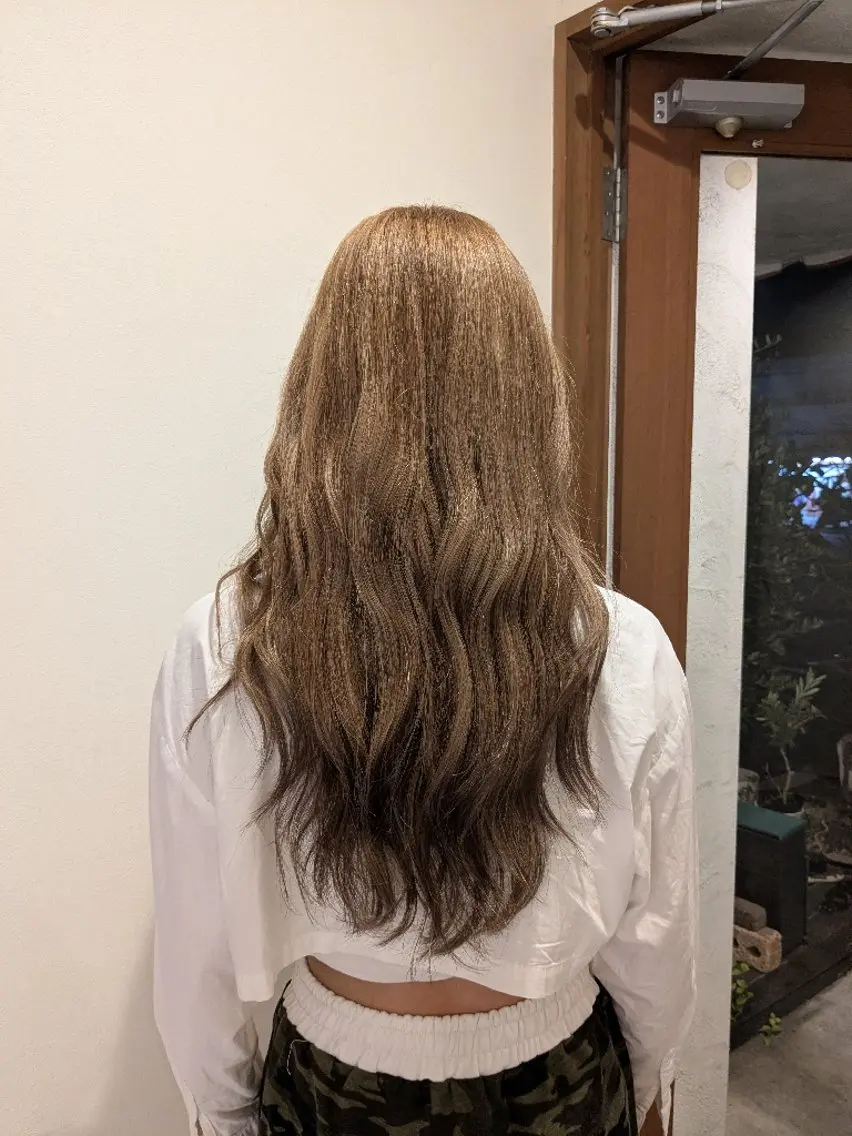 ロング ヘアカラー Spring Akariのヘアスタイル