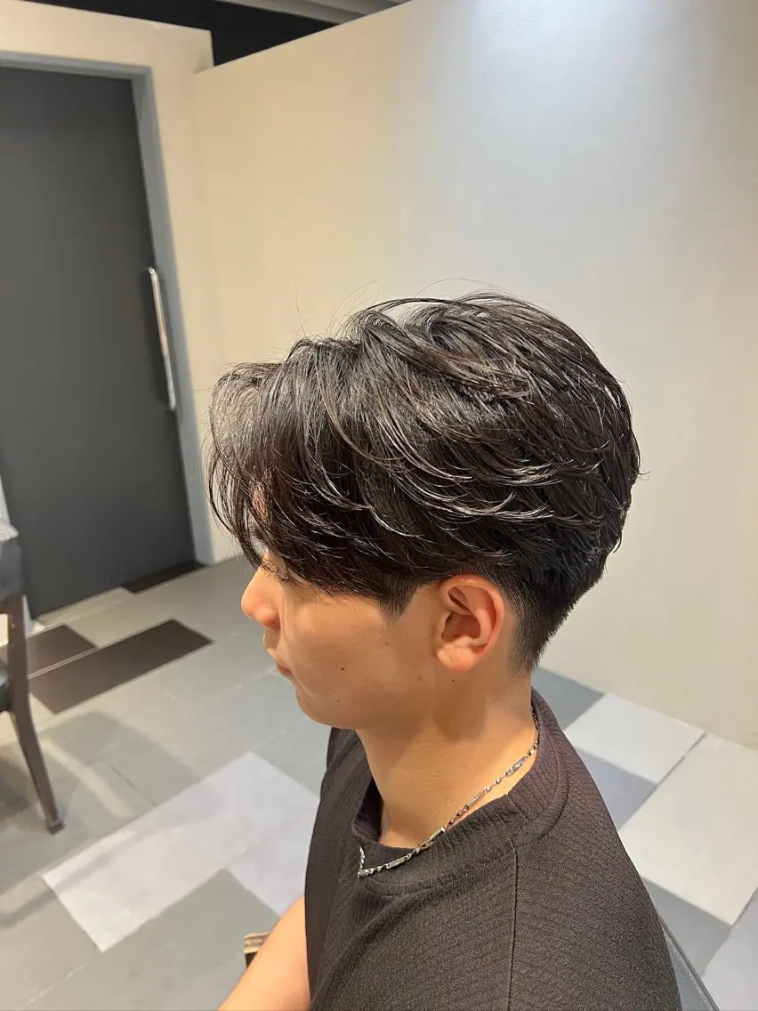 ショート パーマ メンズ 西谷 勇志のヘアスタイル