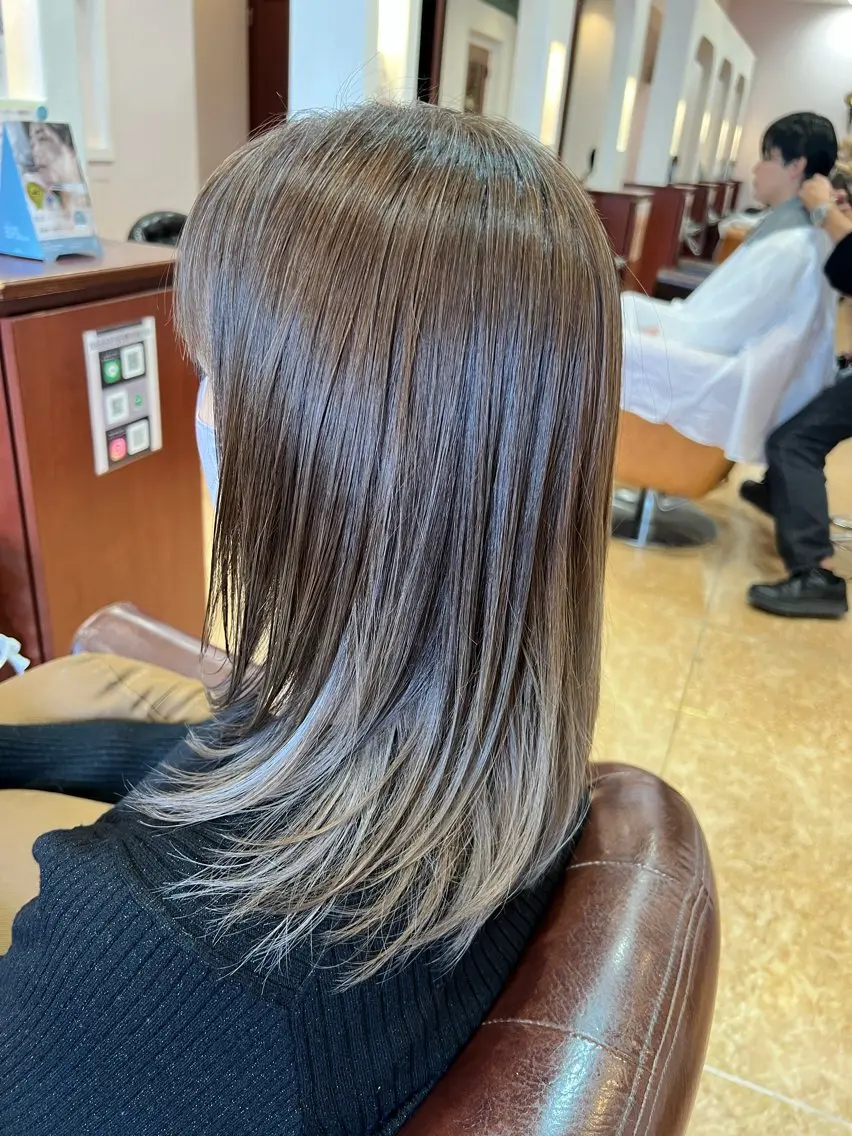 ミディアム カット ヘアカラー 加藤 絵美のヘアスタイル