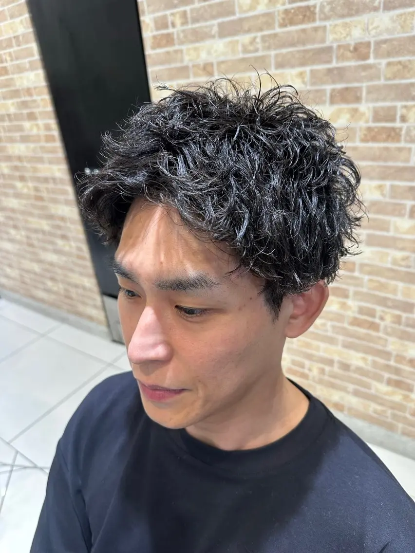 ショート パーマ メンズ フェザーパーマ メンズパーマ ニュアンスパーマ 💈メンズ特化 美容師サキ💈のヘアスタイル