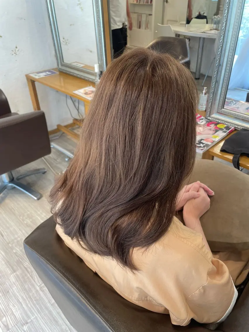 ミディアム カラー ベージュカラー ブリーチ 透明感カラー ブリーチなしカラー カット ヘアカラー 千野 優由のヘアスタイル