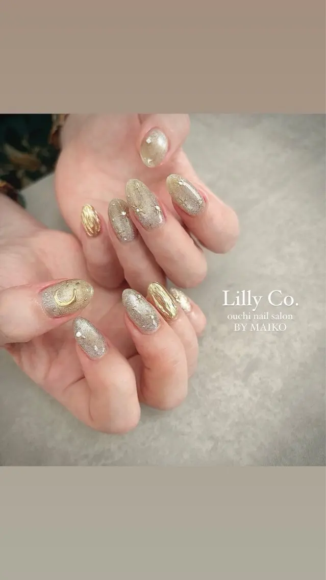 ネイル ゴールド 冬ネイル クリスマス ハンドネイル ハンドケア Lilly Co.のネイルデザイン