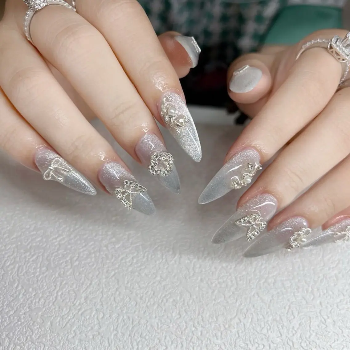 ネイル チークネイル フレンチネイル グラデーション キラキラネイル 韓国ネイル ハンドネイル Minette nailHuongのネイルデザイン