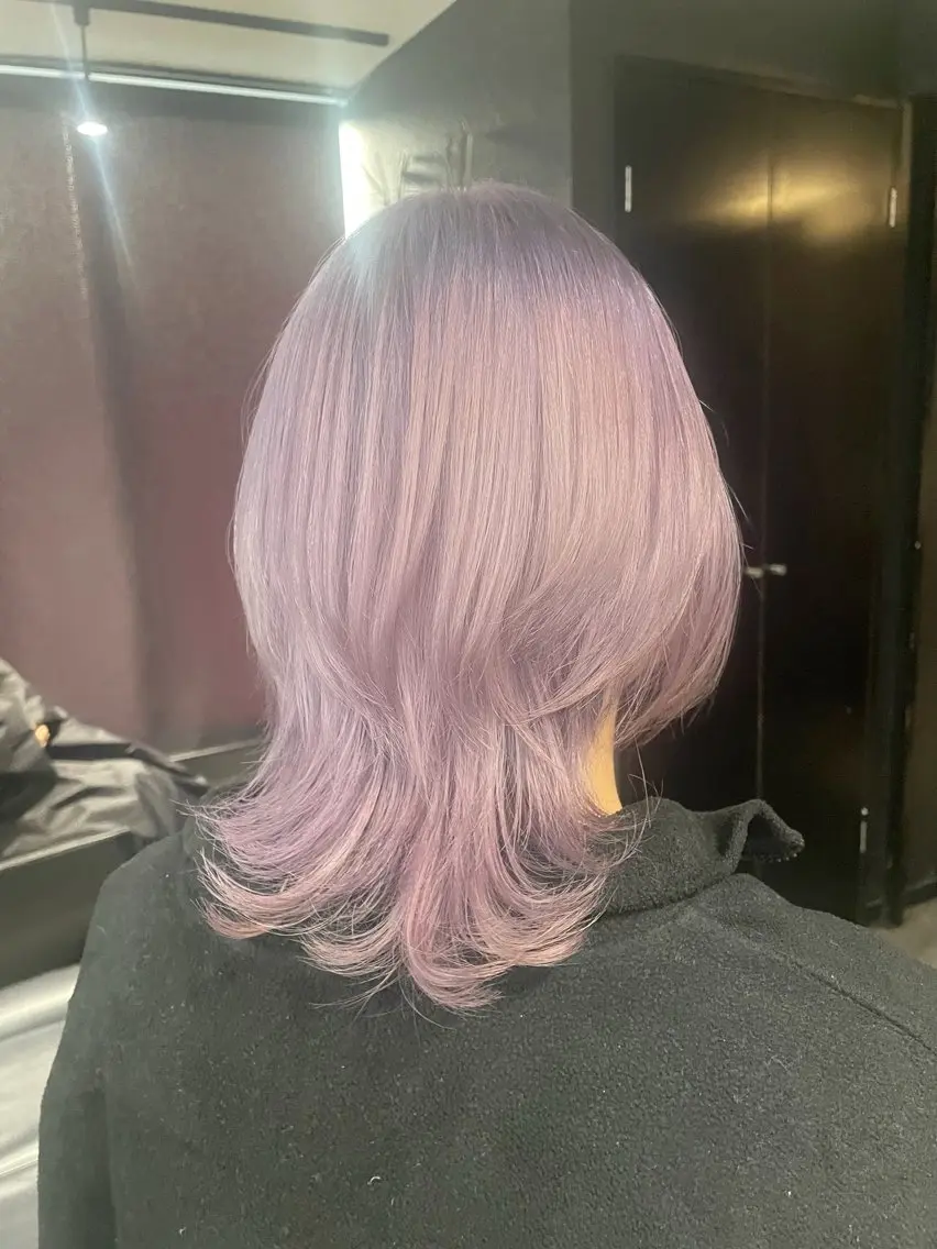 ミディアム ウルフカット カット ヘアカラー ハイトーン/町田 🫧HANSONのヘアスタイル