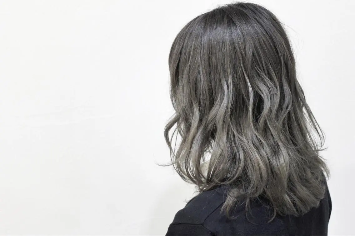 ロング カラー ブリーチ 土居 正季のヘアスタイル