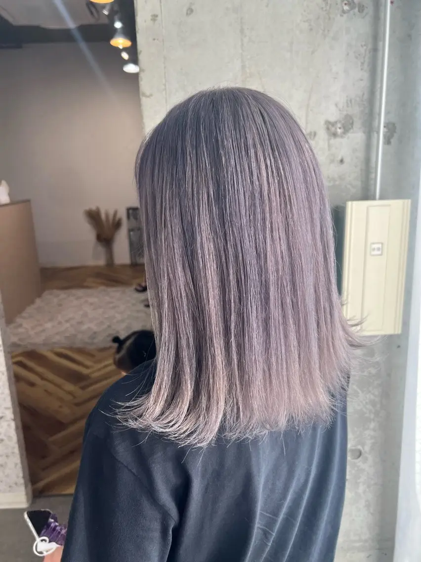 セミロング カラー ブリーチ シルバー ヘアカラー Ayaka🩰🎀 ガーリー/暖色♡のヘアスタイル