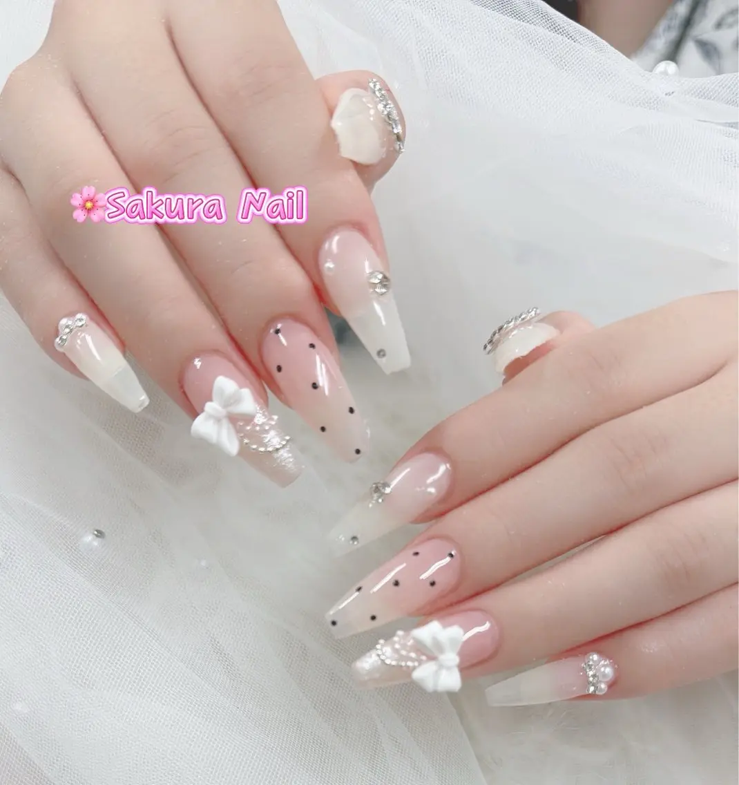 ネイル アートネイル オーロラネイル ボルドー チークネイル フレンチネイル ハンドネイル Sakura Nail Salonのネイルデザイン