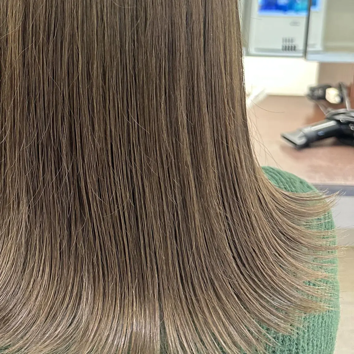 ミディアム カラー グレージュ オリーブグレージュ オリーブグレー VanCouncil 札幌本店のヘアスタイル