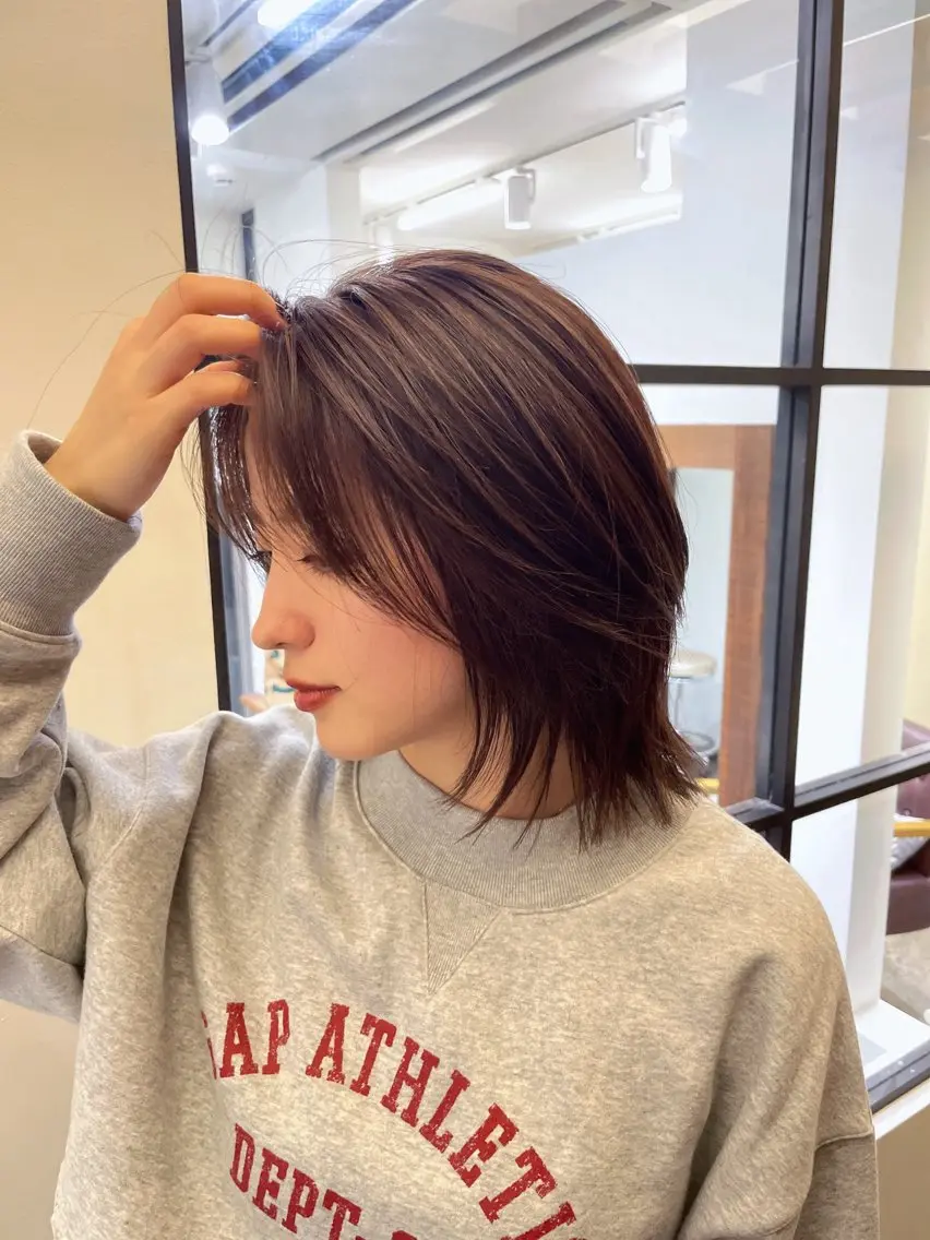 ミディアム レイヤーカット イシバシ ミナミのヘアスタイル
