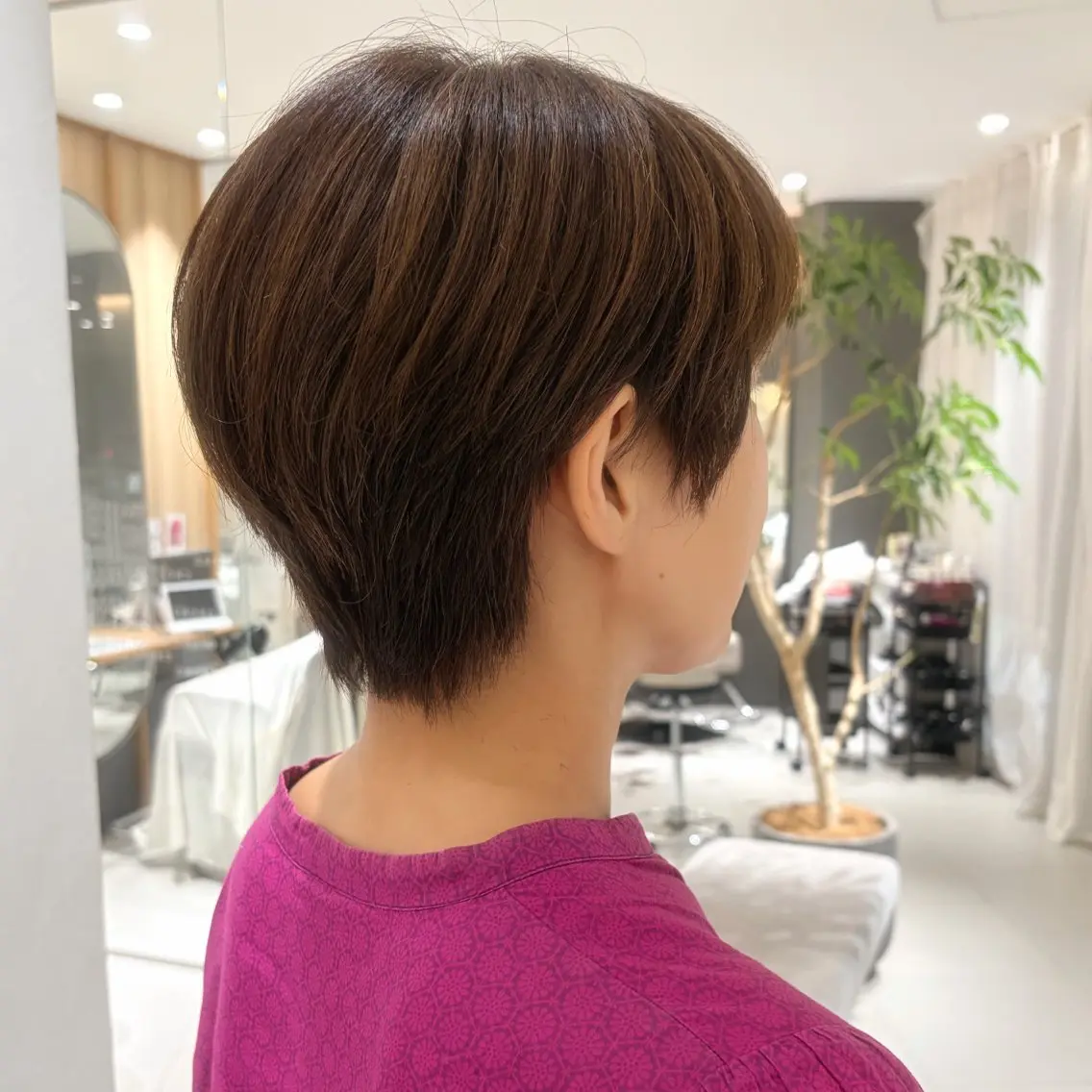 ショート こばやし にな 🦖⋆͛ぷつっとボブのヘアスタイル