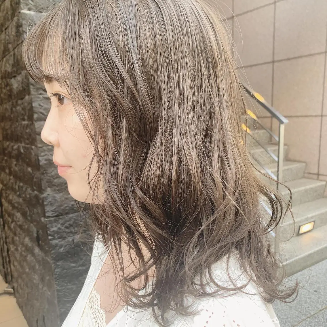 ミディアム カラー ハイトーンボブ 前田 表参道　グレージュのヘアスタイル