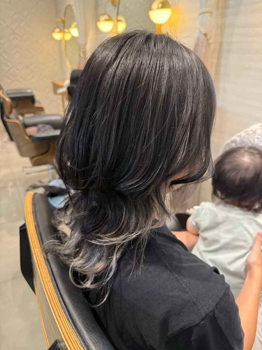 カラー ミストバング 黒髪  フェイスフレーミング シルバー カット ヘアカラー トリートメント 長谷川 紗羅のヘアスタイル