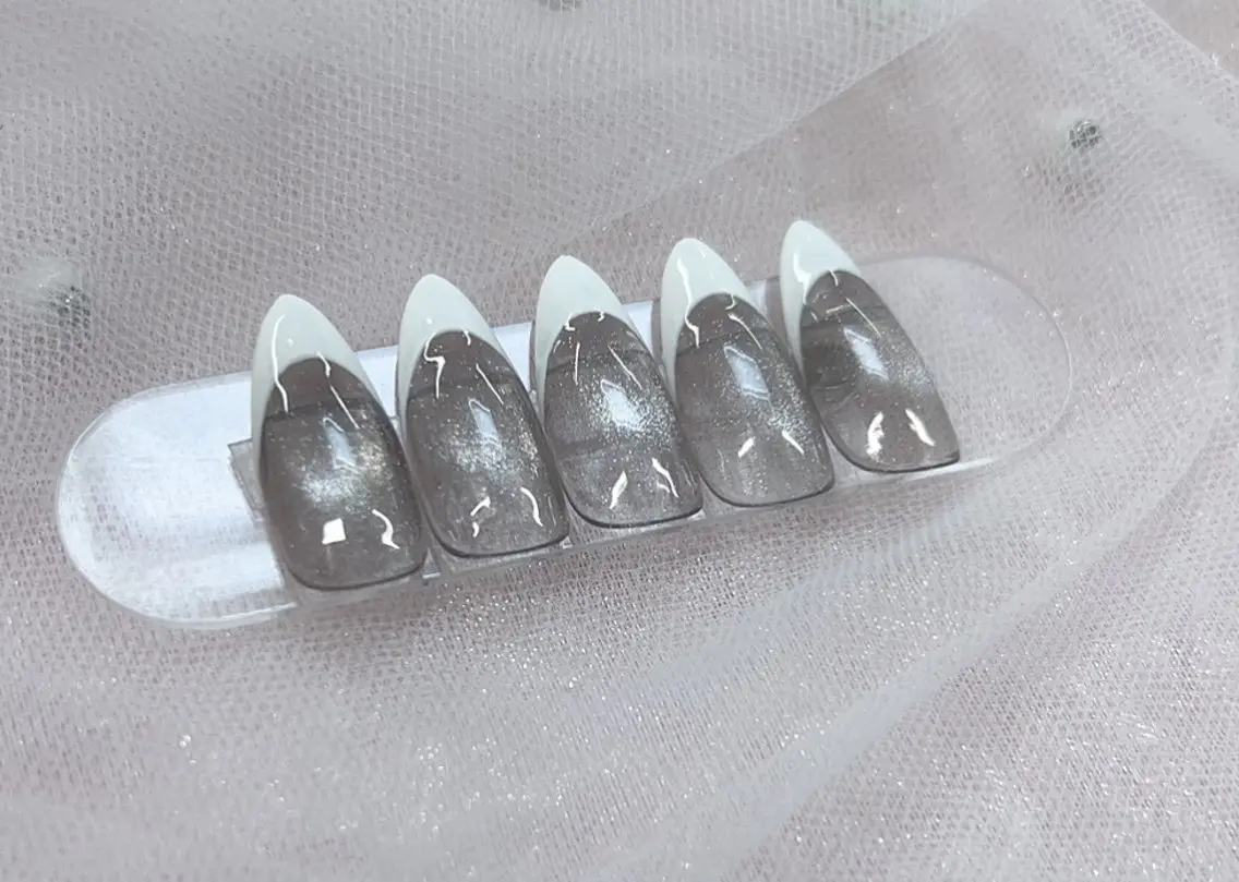 ハンド🖐️マグネット➕フレンチ🫧の写真