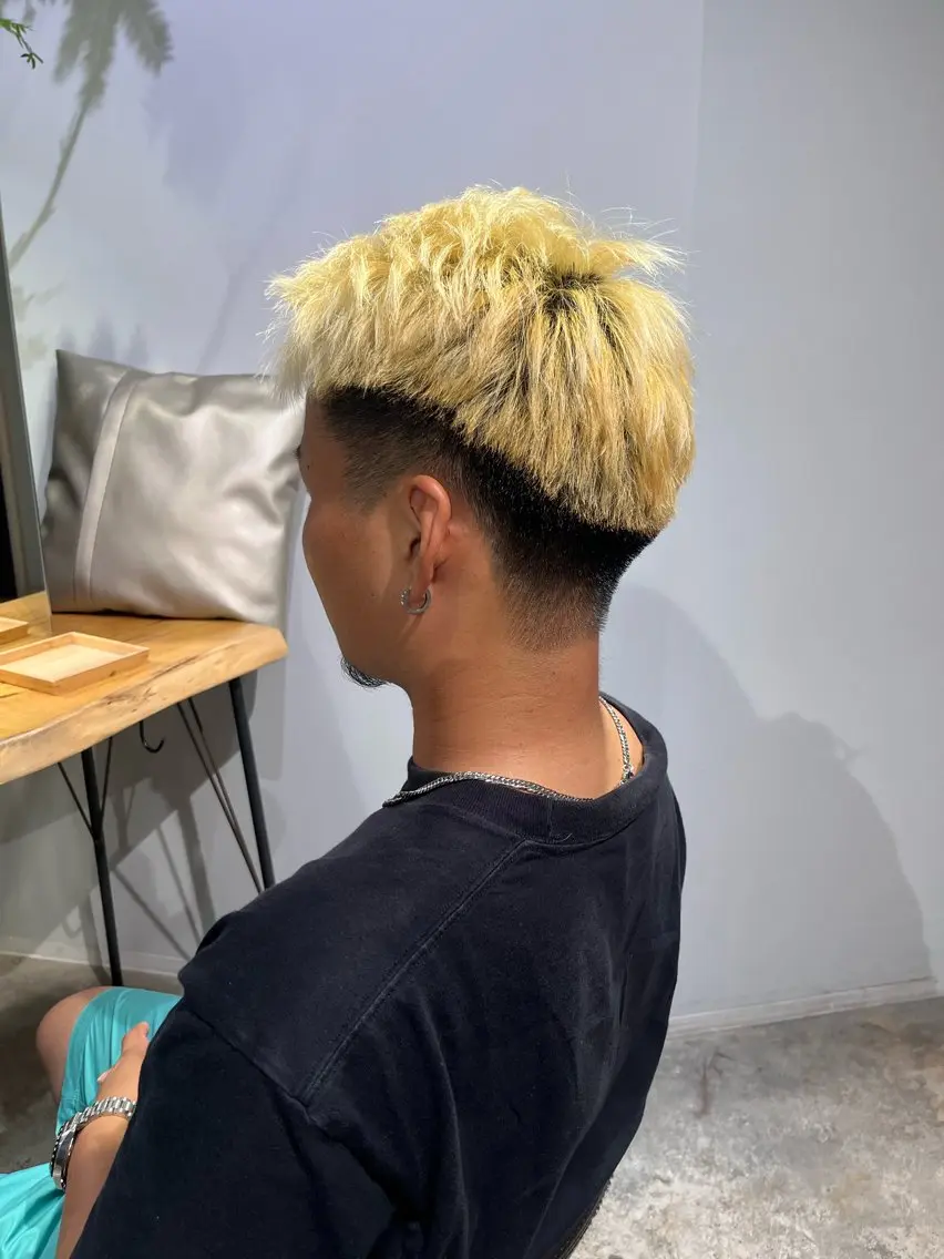 メンズ フェードカット 刈り上げ カット 友 美海のヘアスタイル