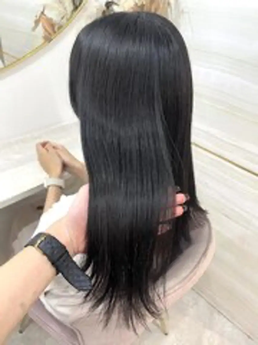 セミロング カラー elu あやね💜 🫧カラー・縮毛矯正のヘアスタイル