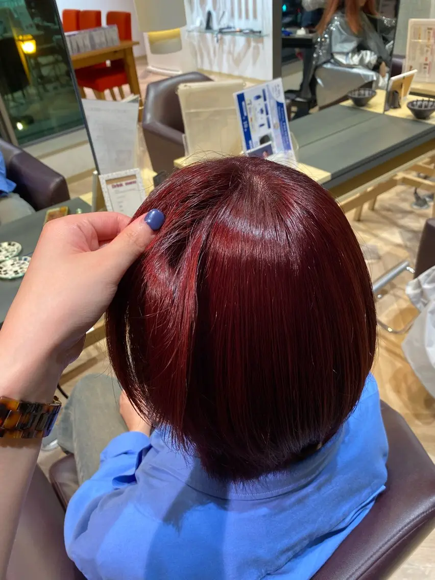 ショート カラー ブリーチ ボルドーカラー ブリーチなしカラー ヘアカラー Yamada Ami🪐のヘアスタイル