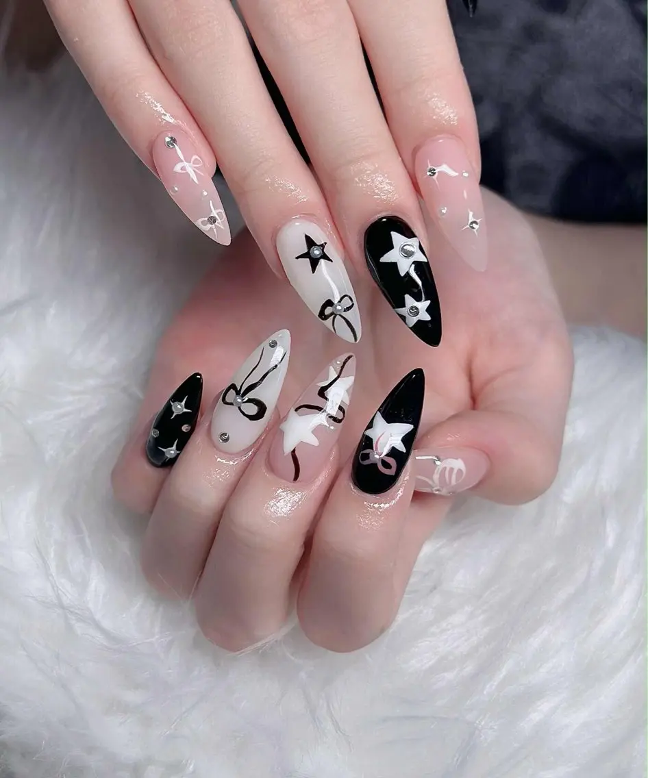 ネイル フレンチネイル ジェルネイル ハロウィン キラキラネイル 韓国ネイル ハンドネイル H.baby Nail Salonのネイルデザイン