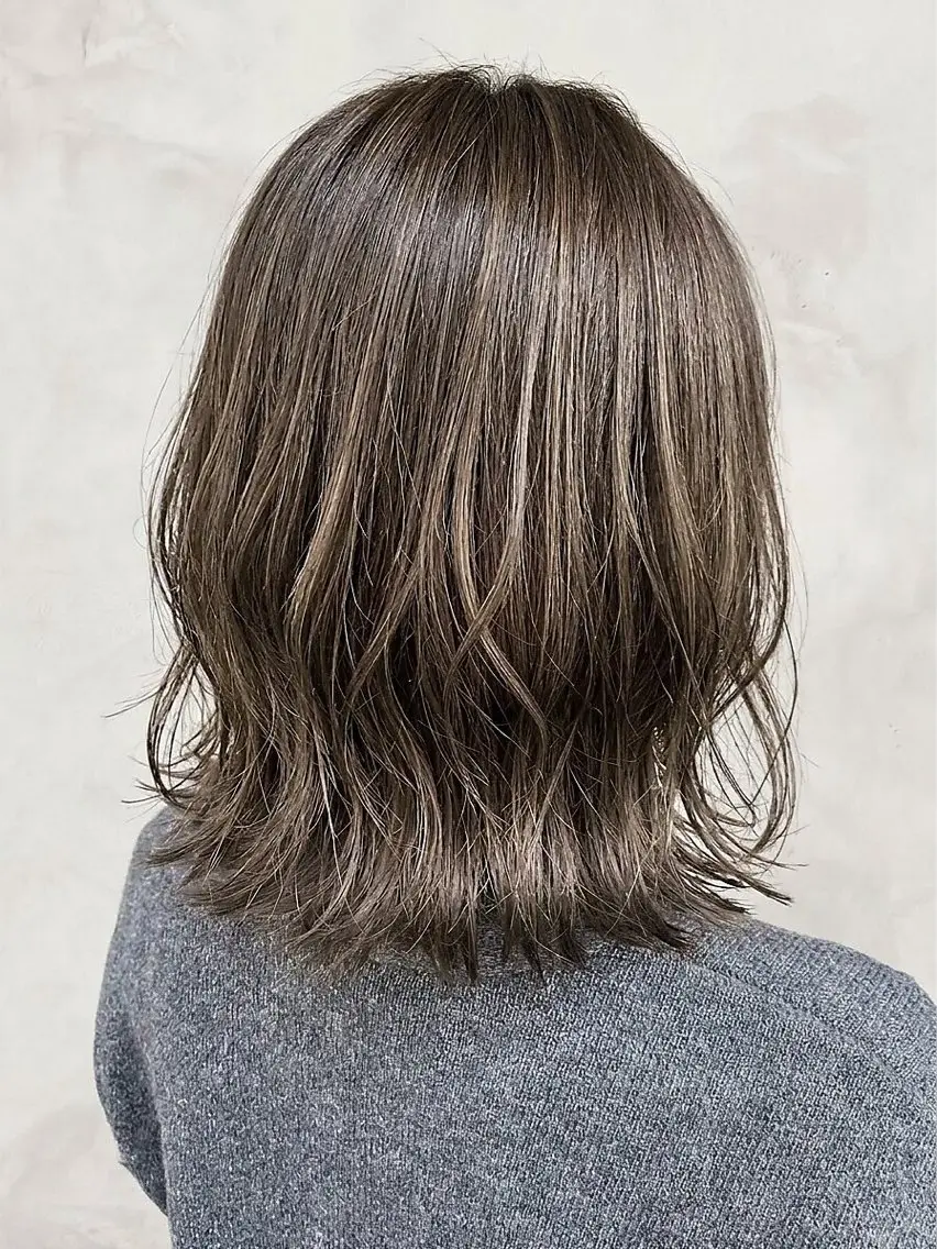 セミロング アッシュ レイヤーカット カット ヘアカラー トリートメント mod's hair 未来(みく)のヘアスタイル