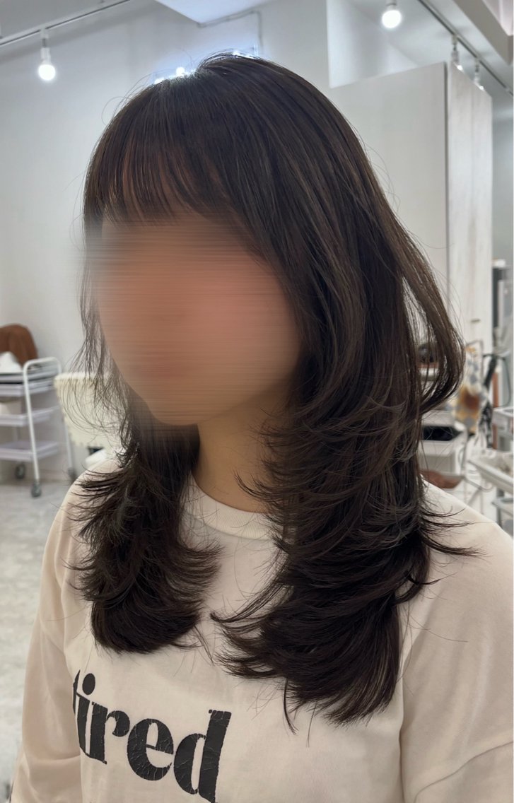ミディアム レイヤーカット 網谷 萌夏のヘアスタイル
