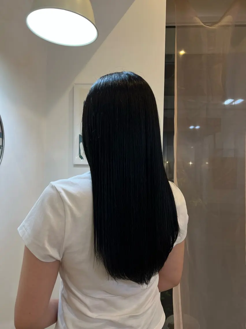 カラー 黒髪 ブルーカラー ブルーブラック 縮毛矯正 ヘアカラー Cipre にちかのヘアスタイル