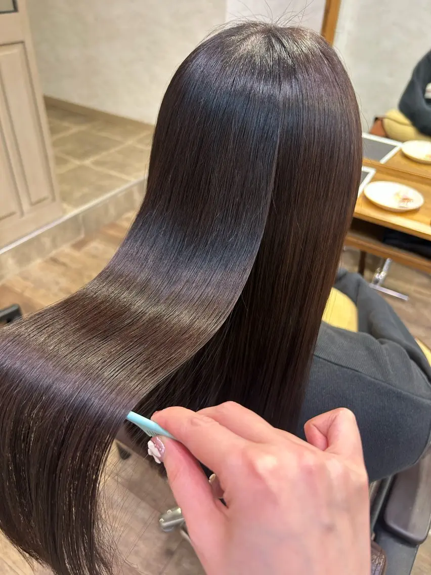 ロング カラー 山口 栞奈のヘアスタイル