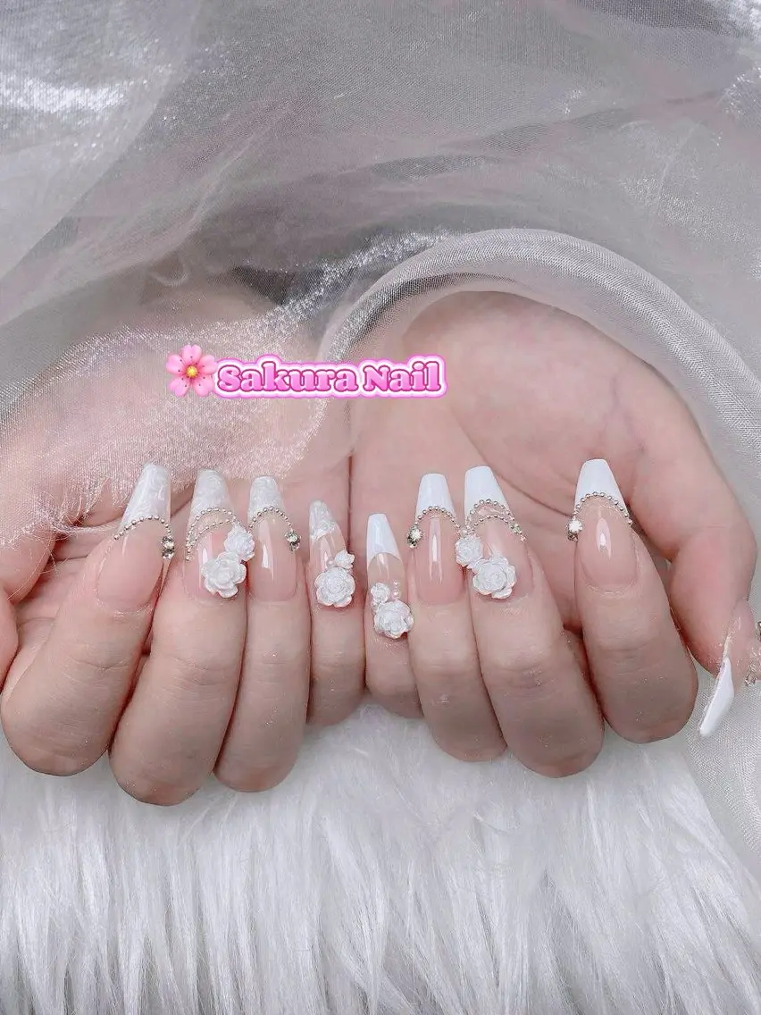 ネイル アートネイル オーロラネイル ボルドー チークネイル フレンチネイル ハンドネイル Sakura Nail Salonのネイルデザイン