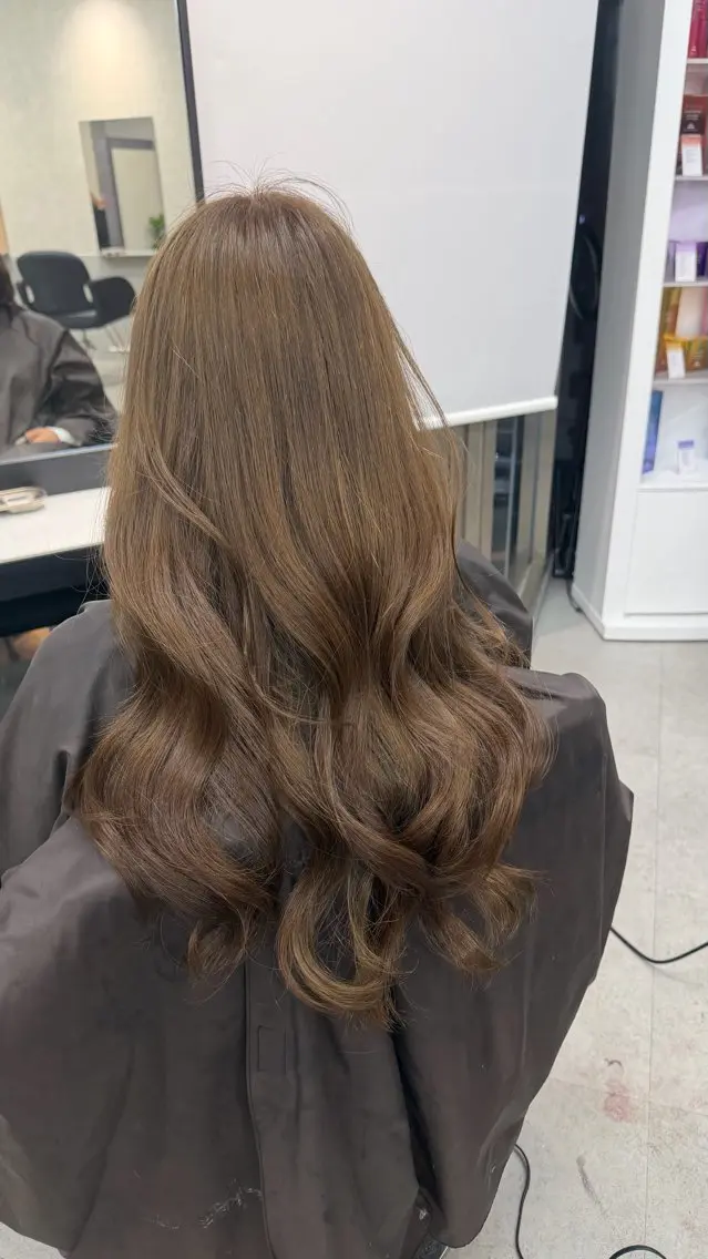 ロング カラー ベージュカラー 透明感カラー ミント ミントベージュ トリートメント ヘアカラー GiseL ゆうな 2階 ブリーチのヘアスタイル