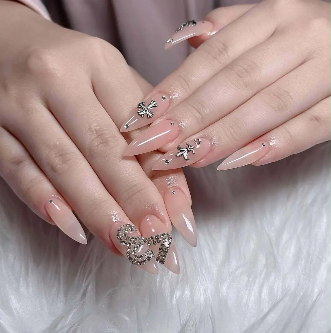 ネイル チークネイル フレンチネイル キラキラネイル 韓国ネイル マグネットネイル ハンドネイル yuuna hbabynailのネイルデザイン