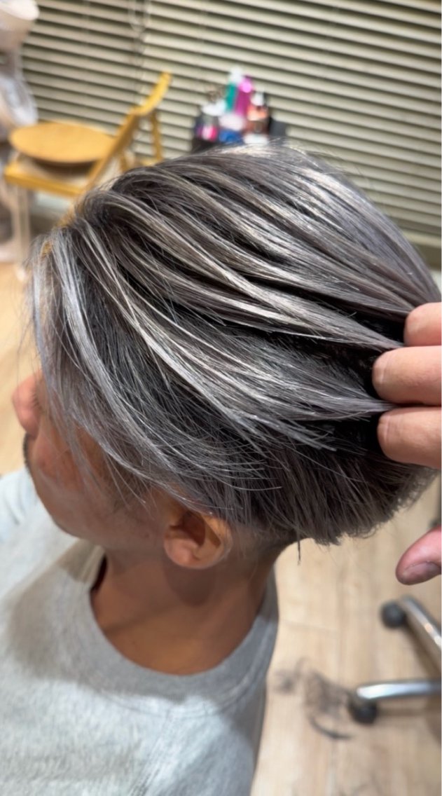 ショート メンズ メンズバレイヤージュ メンズブリーチ レイヤーカット カット ヘアカラー 大久保 隆蔵のヘアスタイル