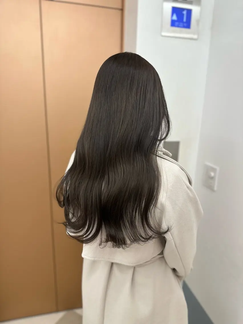 ロング カラー ヘアカラー トリートメント 安丸 結夏のヘアスタイル
