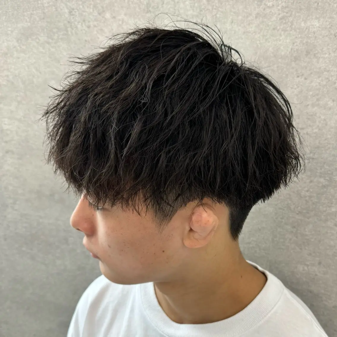 ショート カラー パーマ ヘアアレンジ メンズ センターパート メンズハイライト メンズメッシュ マッシュ メンズパーマ カット パーマ トリートメント ヘッドスパ ヘアセット 仕上がり満足度No. 1🔥BLUCK🔥のヘアスタイル