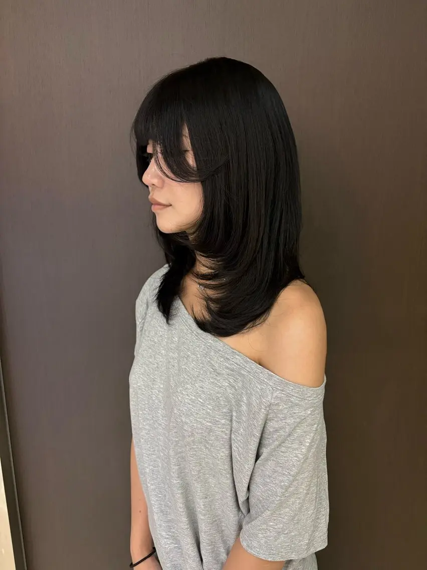 ミディアム ミディアムレイヤー レイヤーカット ‘AXIS栄ガスビル Hinataのヘアスタイル