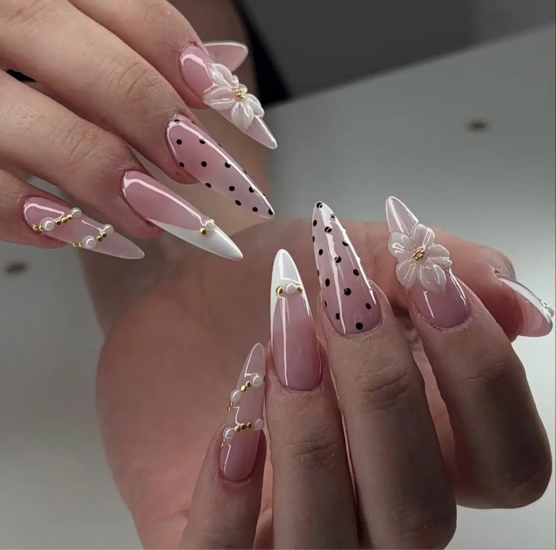 ネイル アートネイル ボルドー フレンチネイル ジェルネイル 氷ネイル・うるうるネイル ハンドネイル Julie Nail Hinのネイルデザイン