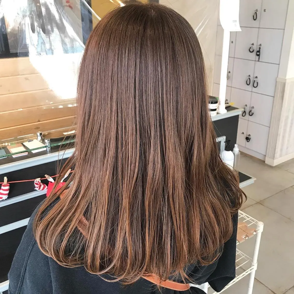 セミロング カラー スナコザワ レナのヘアスタイル
