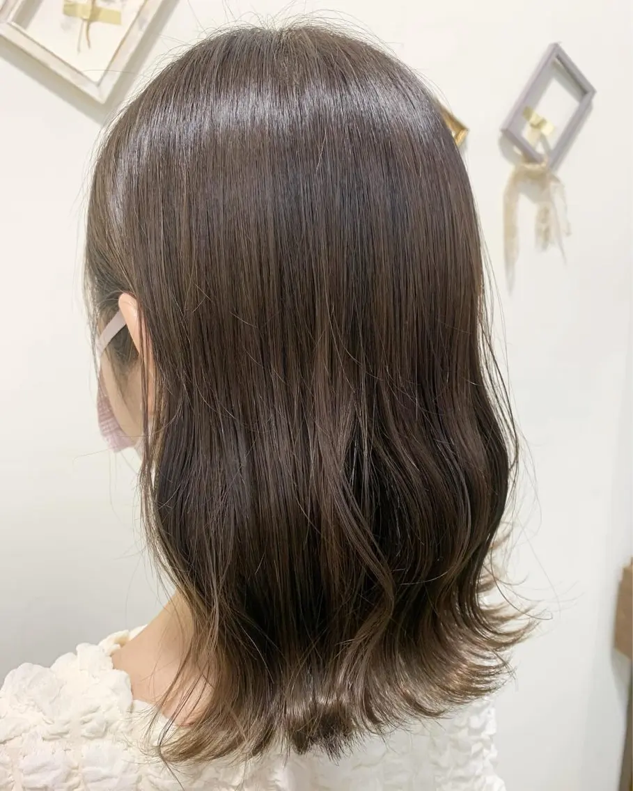 ミディアム カラー ベージュカラー カット ヘアカラー トリートメント 拝頭　奈枝 Beretのヘアスタイル