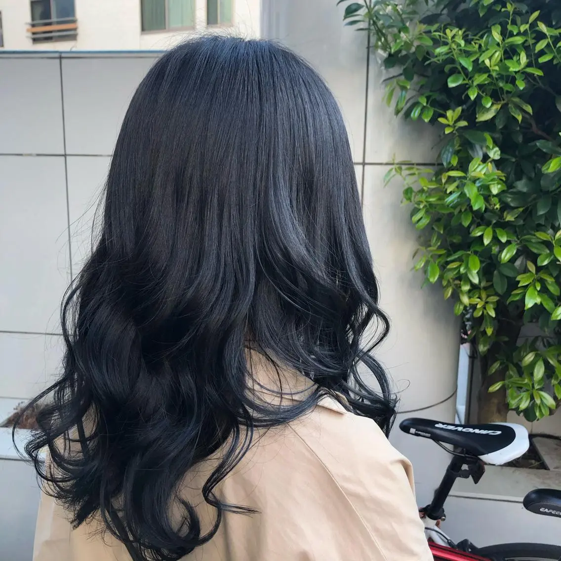 ミディアム カラー 山崎 絵莉香のヘアスタイル