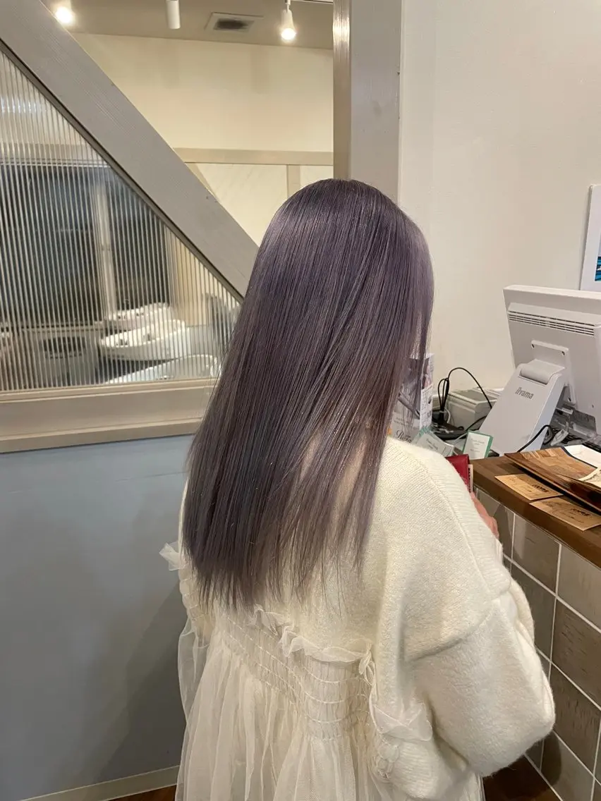 ロング moe🥣レイヤー カット/透明感カラーのヘアスタイル