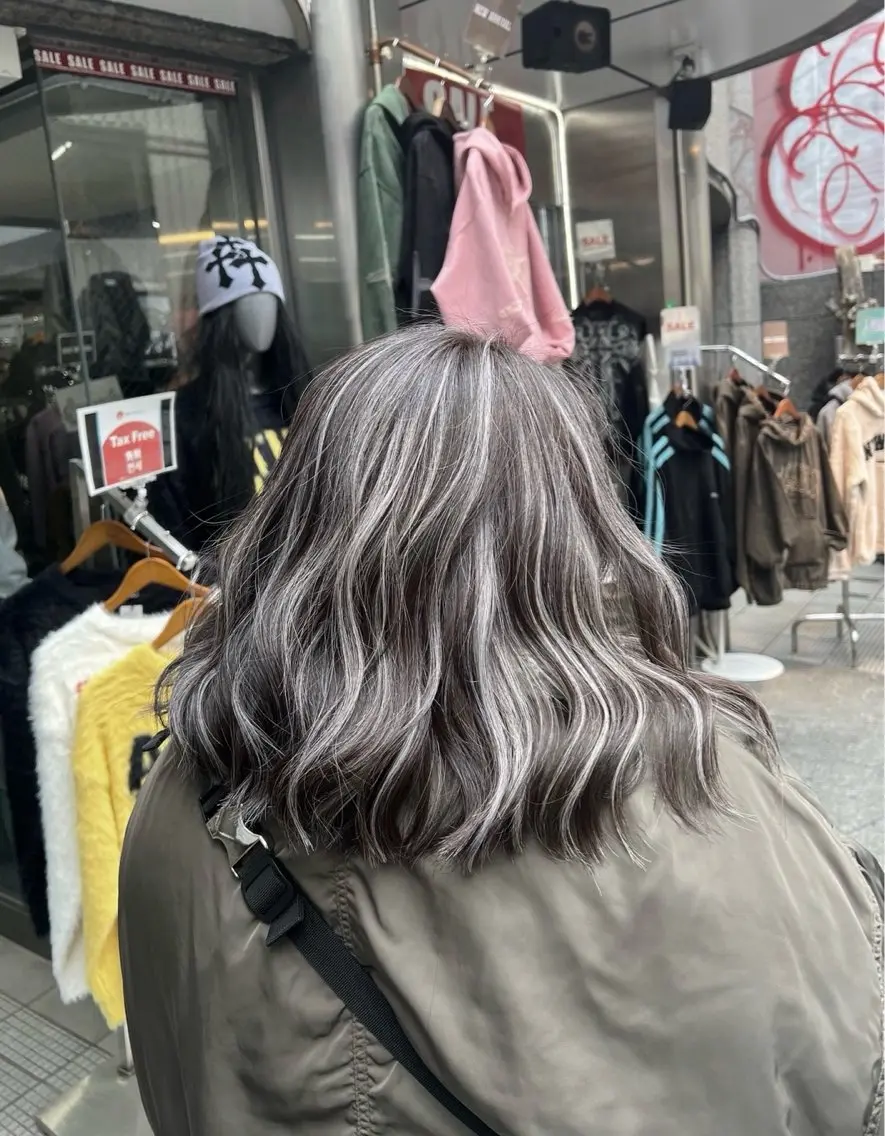 ミディアム カラー ダークグレー ダークグレージュ グレージュ ハイライトカラー ハイライト カット ヘアカラー トリートメント 指名数No.1 /NAOYAのヘアスタイル